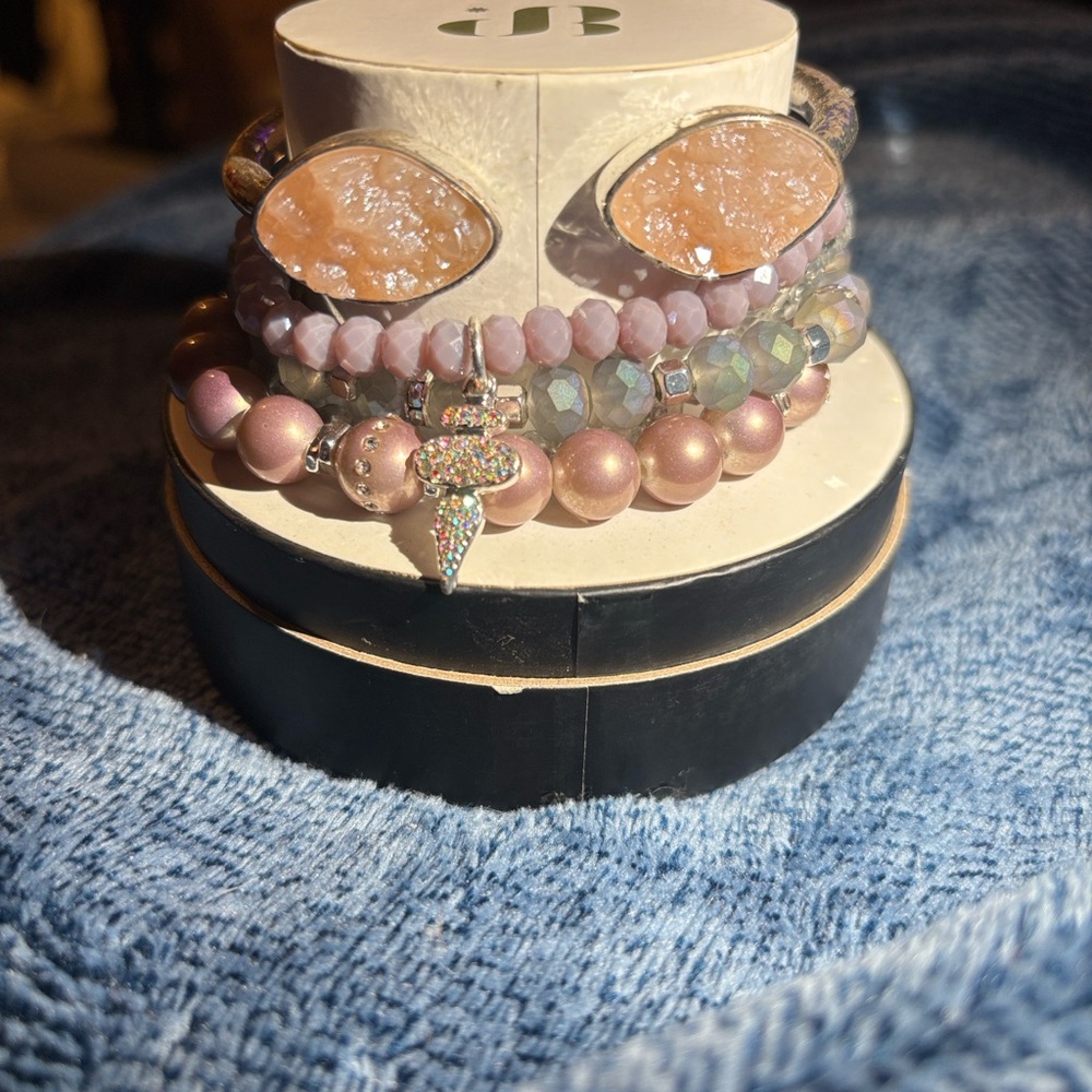 Elegant Pink and Gold Bracelet Set